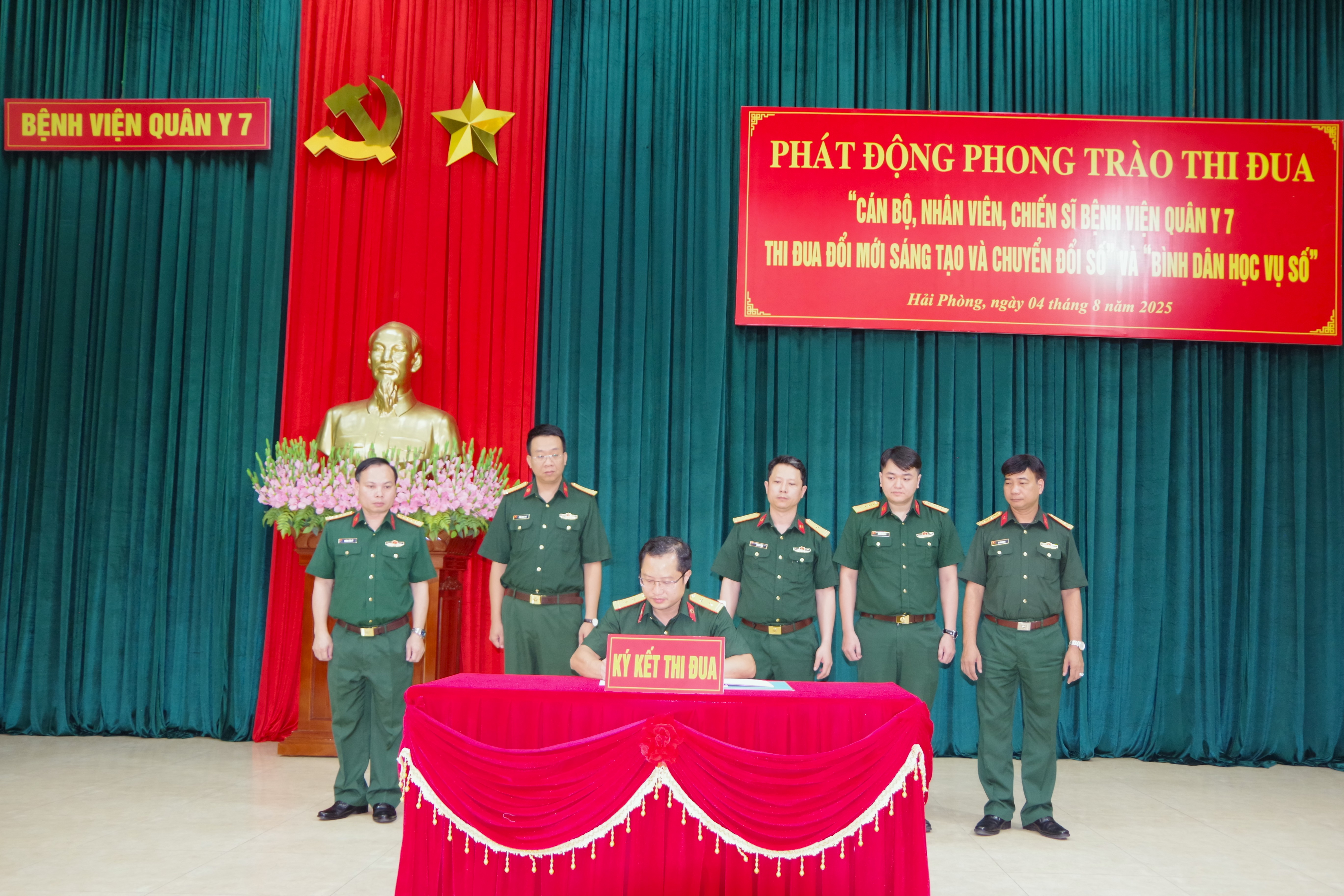 Phát động phong trào thi đua 