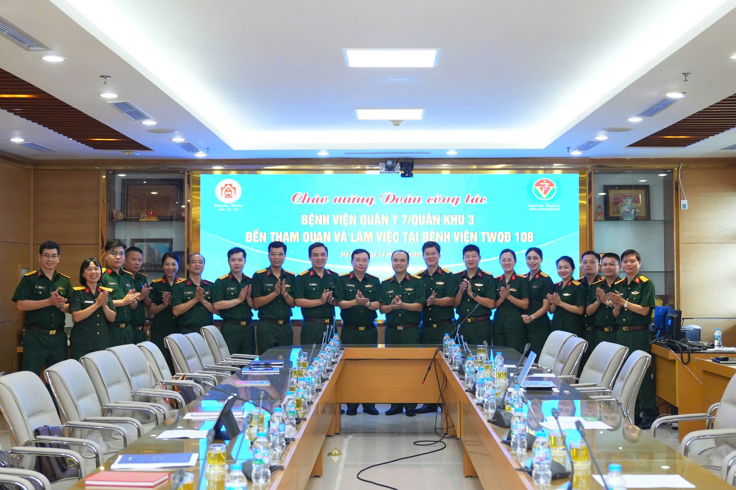 Bệnh viện Quân y 7 tổ chức đoàn công tác tham quan, học tập kinh nghiệm tại Bệnh viện Trung ương Quân đội 108